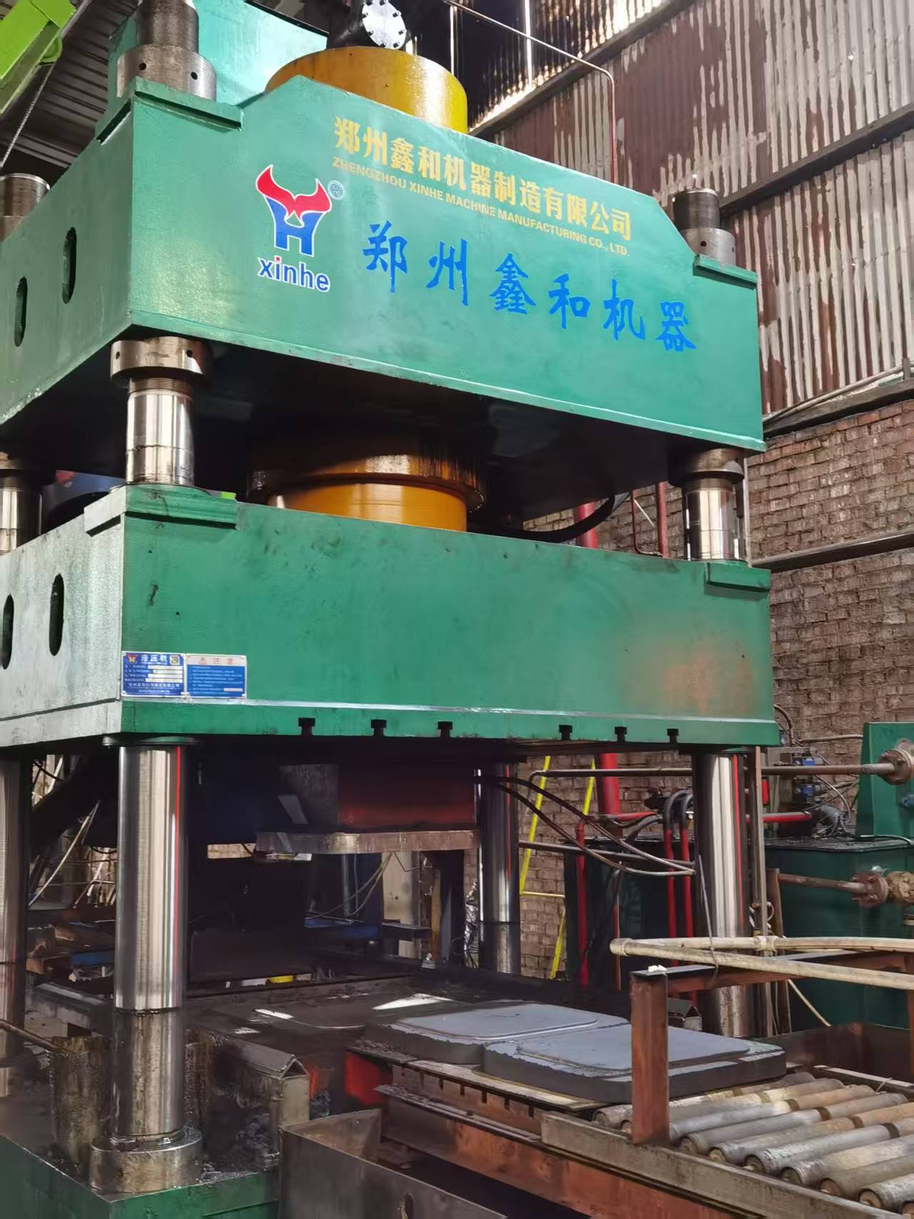 坩埚盖成型液压机